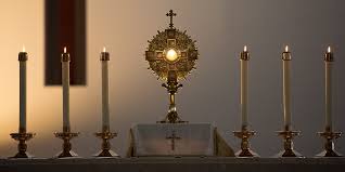 Adoración eucarística: ¿cómo nació y qué significa?