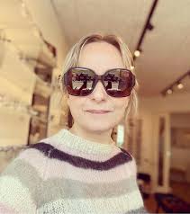 Jólagávan úr Samsjón🎁 Góðsku kikara til bóndan, tann fugla áhugaða ella  tann forvitna. Vit hava fleiri støddir og dygdir at velja ímillum. Luppar,  make-up spegl 5x/10x og góðar pussuklútar fært tú m.a.