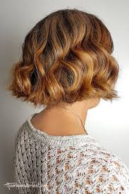 Bedenken sie ebenso, dass die hitze auch für die haare schädlich sein kann, deswegen sollten sie das glätteisen, wenn sie frisuren kreieren, nicht zu lange auf die haare. Schone Frisuren Mit Lockenstab Selber Machen Praxis Tests
