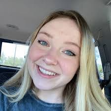 Andrea Thompson's Instagram, Twitter & Facebook