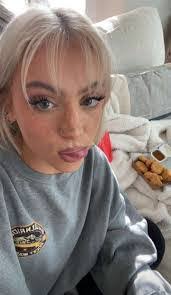 Amber Hatter's Instagram, Twitter & Facebook