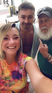 How to change eye color in a photo?