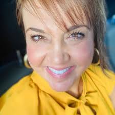 Mara Comadena (@marajmc)