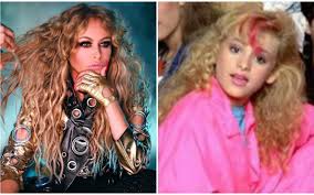 Her mother is susana dosamantes, a consecrated mexican actress. Paulina Rubio Asi Lucia La Cantante Cuando Era Parte De Timbiriche