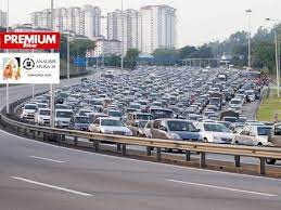 Seingat aku memang ada kereta api tengah hari menuju ke arah tanah aku banyak pengalaman pahit manis bersama kereta api. Bersabarlah Kita Belum Boleh Beraya Di Kampung