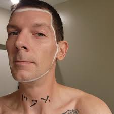 any juggalos/juggalettes here? read the entire post before commenting. im a  juggalo, but i hardly wear any face paint because the feeling of it makes  my skin crawl. just wanted to know