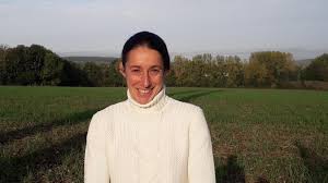 Ce n'est pas anodin de dévoiler sa vie privée dans l'un des programmes les lucie, ex prétendante d'emeric de l'amour est dans le pré, affiche son baby bump sur instagram. A Auchy Les Hesdin Chacun A Son Avis Sur L Aventure De Charles Henri Dans L Amour Est Dans Le Pre