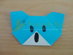 Buka kembali lalu lipat secara vertikal dan horizontal hingga membentuk sebuah pola garis yang berguna untuk. Membuat Origami Wajah Koala