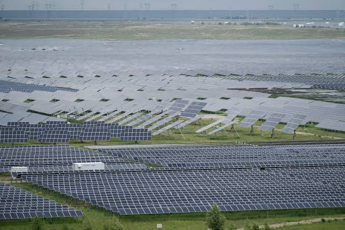 China races to build world's largest solar farm to meet emission targets |  The Independent