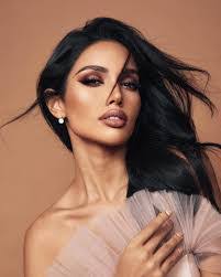 Elisa Singh's Instagram, Twitter & Facebook