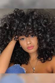 Descubre las mejores ideas de cortes de pelo de moda, inspírate en las famosas y escoge el que más te favorece: Pelo Corto Rizado Los 10 Peinados Que Mejor Sientan