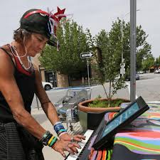 Street pianos downtown draw amateurs, professionals, listeners to sidewalk  serenades