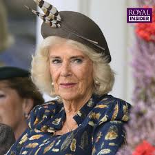 Hollywood star accused of 'breaking protocol' with 'disrespectful'  treatment of Queen Camilla 🔽
