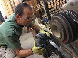 The feeder arm advances the blade forward automatically while the cam actuated grinding disc sharpens the face and gullet of the tooth. Sharpen Your Bandsaw Blade On The Mill Woodworking Network