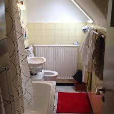 Alte wohnwände können im laufe der jahre im modernen wohnzimmer erblassen. Hilfe Hassliches Bad Wohnung Hasslich Badezimmer