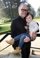 De nijs werd geboren als zoon van een rijschoolhouder. Reni Van Maren