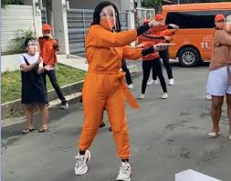 Kris aquino is a filipina entertainer. Watch Kris Aquino Dances In The Street For Online Shopping Ad Inquirer Lifestyle