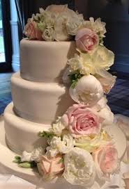 Wedding Cake Decorated With Beautiful Avalanche Roses By Meijer Roses Tall Wedding Cakes Wedding Cake Decorations Floral Wedding Inspiration