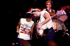 Courteney Cox Reenacts Bruce Springsteen's 'Dancing in the Dark' Video