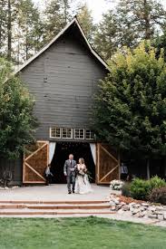 Burgundy Mint Modern Barn Wedding In Washington In 2020 Spokane Wedding Venues Neutral Wedding Inspiration Modern Boho