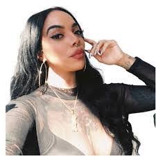 Amanda Nicely's Instagram, Twitter & Facebook