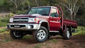 Land cruiser features powerful lighting up front to help light your way. Toyota Land Cruiser 70 Series Single Cab 2016 Review Snapshot Carsguide