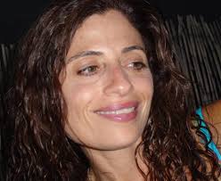 What is the best way to plan a day trip to Roatan's East End, including  Camp Bay Beach and mangrove tours?