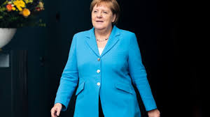 Innere schwingungen oder inneres zittern sind zitternde empfindungen im körper, und eine person zeigt oft keine sichtbare bewegung. Merkel Zittert Erneut Bei Offentlichem Auftritt Kanzlerin Mir Geht Es Sehr Gut Euractiv De