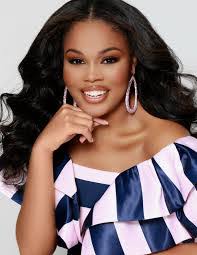 Ciara White's Instagram, Twitter & Facebook