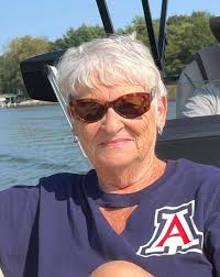 Does a short haircut look good