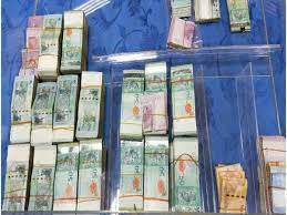 Kereta yang dipercayai didaftarkan di langkawi dibeli dengan harga rm300,00 dan dijual dengan harga setengah juta ringgit dalam masa tiga bulan. Kastam Patahkan Cubaan Tiga Wanita Seludup Duit Rm500 000