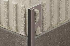 La surface visible du profilé forme un angle symétrique entre les revêtements carrelés. Schluter Quadec Funktion Schluter Systems