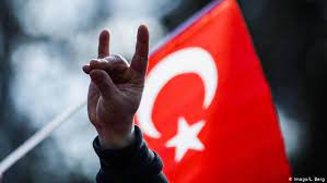 Sevgili okurlarım bu yazımda bozkurt selamı üzerine duracağım. Almanya Da Bozkurt Isaretine Yasak Tartismasi Almanya Dw 09 10 2018