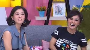 Ia sudah menikah dengan sukhdev singh yang merupakan produser film layar lebar di indonesia. Bedanya Ekspresi Yuni Shara Dan Bunga Zainal Saat Bahas Raffi Ahmad Di Acara Brownis Transtv Tribunnews Com Mobile