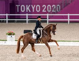 Die 35 jahre alte dressurreiterin feierte im sauerländischen. Ge 9kgvsvehr9m