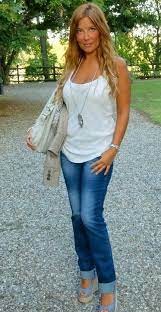 Lui i classici 6 ft (1,83 m) che é la statura dei belli. Selvaggia Lucarelli Quantopesa It