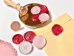 ダイソー】「シーリングスタンプ＆ワックス」おすすめ8選｜初心者向けの作り方やコツを解説（イエモネ）｜ｄメニューニュース（NTTドコモ）