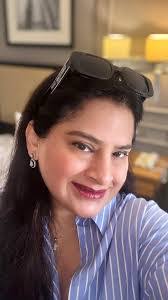 Sandra Cotten's Instagram, Twitter & Facebook