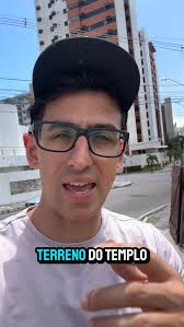 O presidente Joni L. Koch, presidente da Área Brasil, e seu primeiro  conselheiro, o élder Arnulfo Valenzuela, acompanharam de perto o  carregamento das seis toneladas de suprimentos comprados por A Igreja de