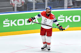 Yes, there were plenty of surprise nominees, but these are the favorites to win big at the 2021 golden globes. Jakub Voracek Se Omluvil Z Ms Chce Byt S Rodinou Jsem Tady Sam Isport Cz