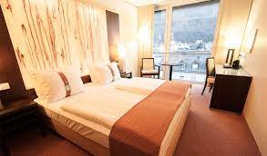 Salzburg's atmospheric old town is just a little over a mile away, and other popular attractions are within easy reach. Hotel Holiday Inn Salzburg City Salzburg Trivago De