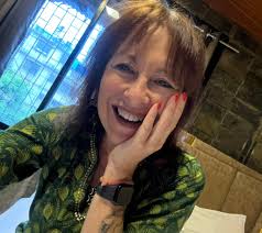 𝐌𝐈𝐌𝐈 𝐊𝐈𝐓𝐂𝐇𝐄𝐍