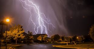 Lynnedslag startede brand i nat i hus i østervrå. Elbil Og Lynnedslag Bor Man Lade Elbil I Tordenvaer