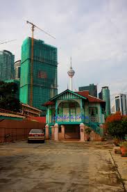 Rumah di sana, meskipun dibangun dengan elok dan penuh warna, tak ada yang memiliki pagar. Rumah Biru Di Kampung Baru Rumah Karlos Di Bukit Nanas Ini Blog Dr Singa