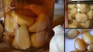 • rendam kerupuk dengan air biasa selama setengah jam. Manfaat Bawang Putih Hasil Fermentasi Dan Cara Mudah Membuatnya Bangka Pos