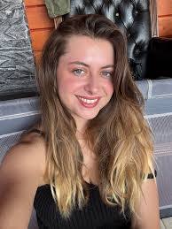 Julie Scanlan's Instagram, Twitter & Facebook