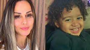 Filho de Viviane Araújo esbanja fofura em passeio com os pais: 'Lindão'