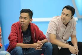 Cuma gosip yang berlalau bak angin lewat, dede justru terlihat semakin bahagia 4. Komedian Dede Sunandar Nangis Dihina Bego Dan Goblok Oleh Istri Artis Top Poskota Co Id