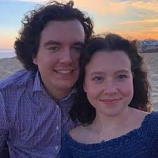 Elaine Reed's Instagram, Twitter & Facebook