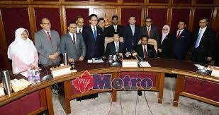 Exco alam sekitar berkata bacaan sifar ton (ukuran kadar bau) dicatat tiga kali antara jam 2 hingga 7 pagi ketika pemeriksaan lembaga urus air selangor dan pengurusan air selangor sdn bhd (air selangor). Exco Selangor 70 Peratus Muka Baru Metrotv